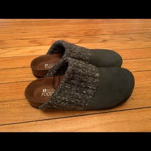 Very lightly worn, clog style White Mountain slip ons, Size 8. Grey and Brown.